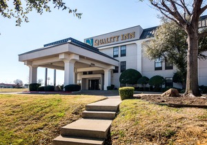 Days Inn by Wyndham Fort Worth North / Fossil Creek