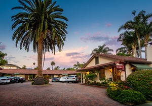 Harbor House Inn