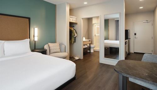 Studio Suite, 1 Queen Bed (Hearing)