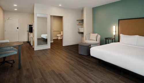 Studio, 1 King Bed, Bathtub (Mobility)