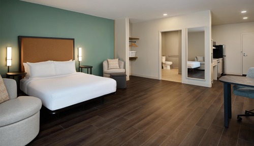 Studio, 1 Queen Bed (Mobility, Hearing, Roll-In Shower)
