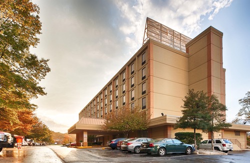 Towson Hotel | Holiday Inn Express Towson Baltimore N
