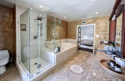 Burbank House | Vacation Paradise-Just A Big WOW - EN-BUR