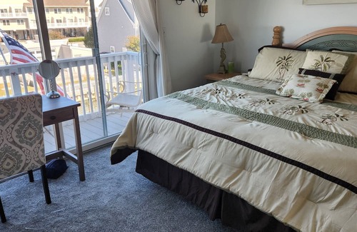 Little Salisbury House | Bayfront Townhouse 4 bdrm, 3.5 bath w/boat slip. Sleeps 10 in beds