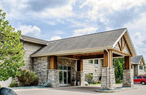 Tomahawk Hotel | Rodeway Inn & Suites Tomahawk