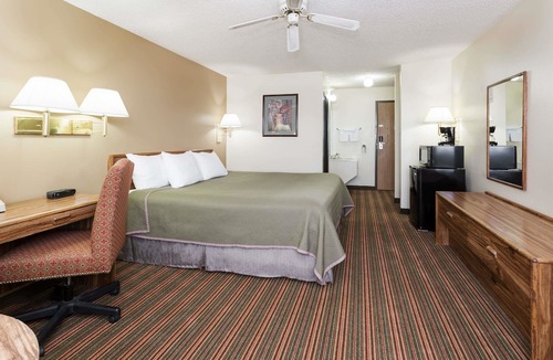 Del Camino Hotel | Travelodge by Wyndham Longmont