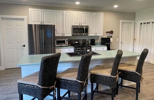 Spring City House | Laid back lake house with huge yard and fire pit. Family/Fisherman paradise!