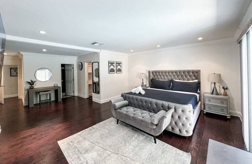 Burbank House | Vacation Paradise-Just A Big WOW - EN-BUR