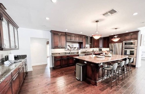 Burbank House | Vacation Paradise-Just A Big WOW - EN-BUR