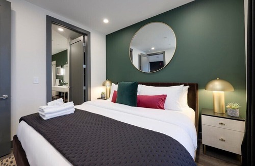 Rolling Mill Hill Condo | Downtown Nash 1mi to Broadway 4 beds Sleeps 6
