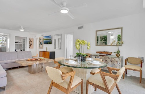 Barrier Island Apartment | Suite by Beach Waterfront Lago Key Two
