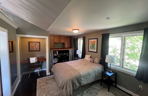 Idledale House | Creekside with a Crystal Garden on Beer Creek