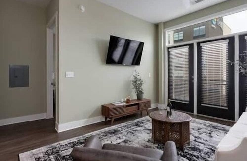Sobro Apartment | Top Floor Luxury-Steps to Broadway with a pool!