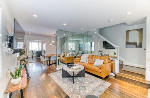 Southeast House | Hilltop Hideaway in DC