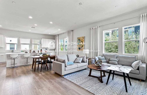 Platinum Triangle House | Enchanting Oasis on Lewis St #41823