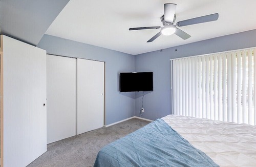 Towson Apartment | Heart of Towson *Parking*Gym*Pool*Gym*Smart TV