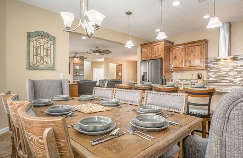 Paradise Hills Civic House | Paradise Hills Hideaway