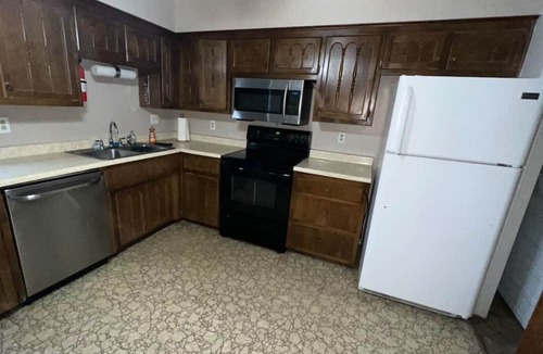 Uptown House | Safe/Family Friendly Townhome
