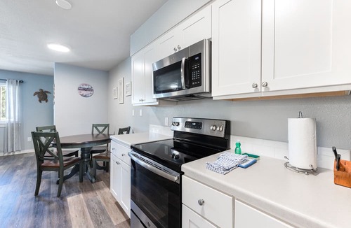 Port Aransas Condo | Roomy 1 BDRM Large Pool w/a Private Courtyard and a 5 Min Walk to the Beach