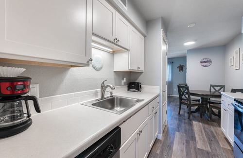 Port Aransas Condo | Roomy 1 BDRM Large Pool w/a Private Courtyard and a 5 Min Walk to the Beach