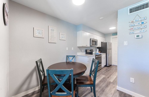 Port Aransas Condo | Roomy 1 BDRM Large Pool w/a Private Courtyard and a 5 Min Walk to the Beach