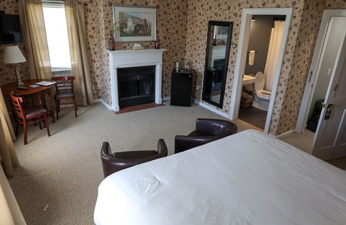 Warrensburg House | The Bond Inn Room #6