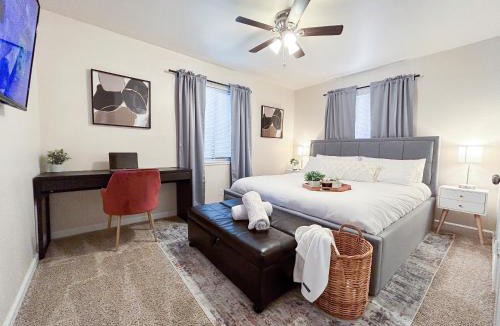 Arden-Arcade House | NEW - Modern 3BR & Backyard Oasis - 5 Minutes from American River!