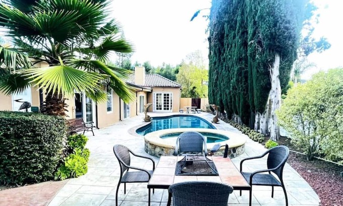 Burbank House | Vacation Paradise-Just A Big WOW - EN-BUR
